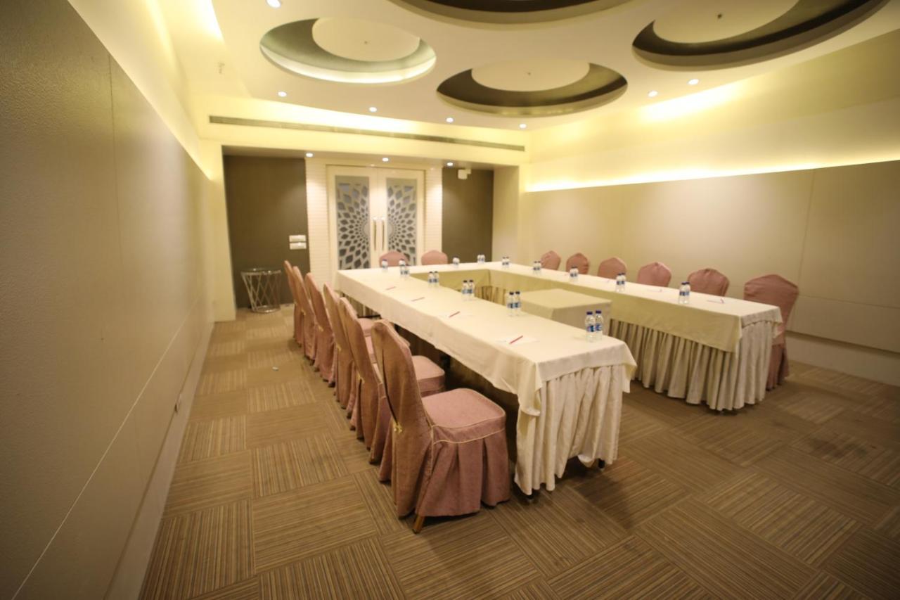 The Byke Suraj Plaza Pure Veg, Thane Eksteriør bilde