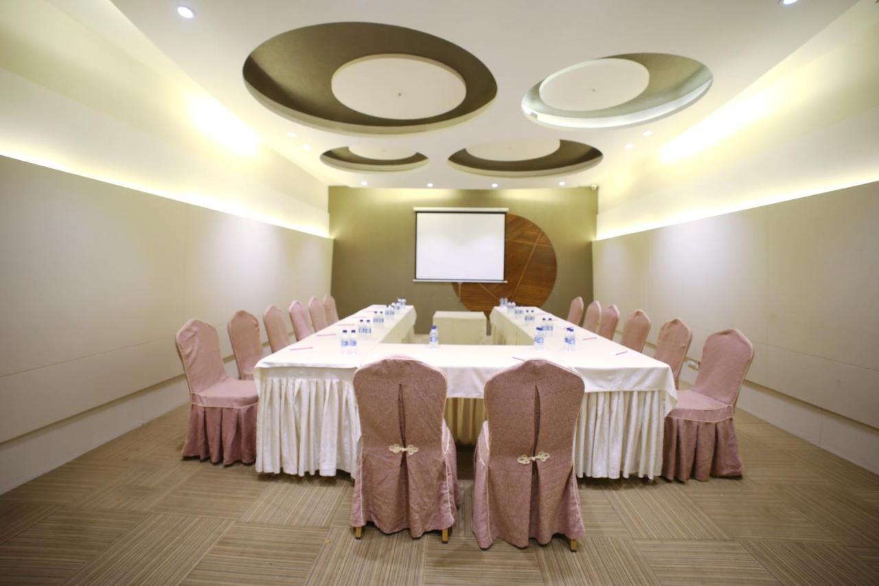 The Byke Suraj Plaza Pure Veg, Thane Eksteriør bilde