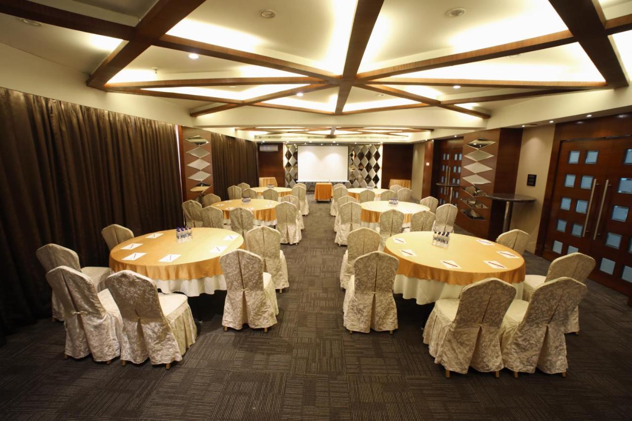The Byke Suraj Plaza Pure Veg, Thane Eksteriør bilde