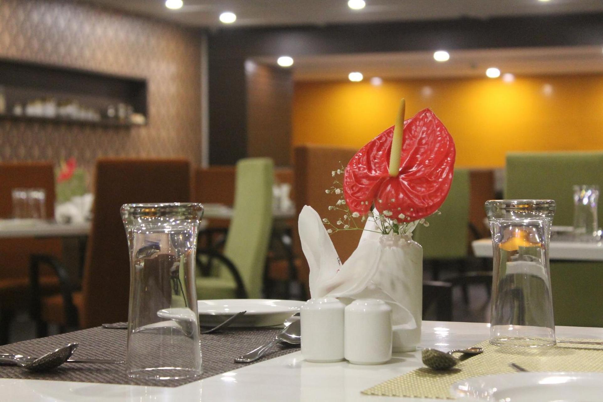 The Byke Suraj Plaza Pure Veg, Thane Eksteriør bilde